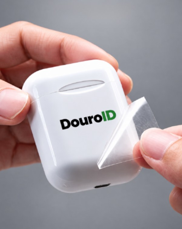 Caixa de auriculares com logótipo DouroID aplicado em DTF UV